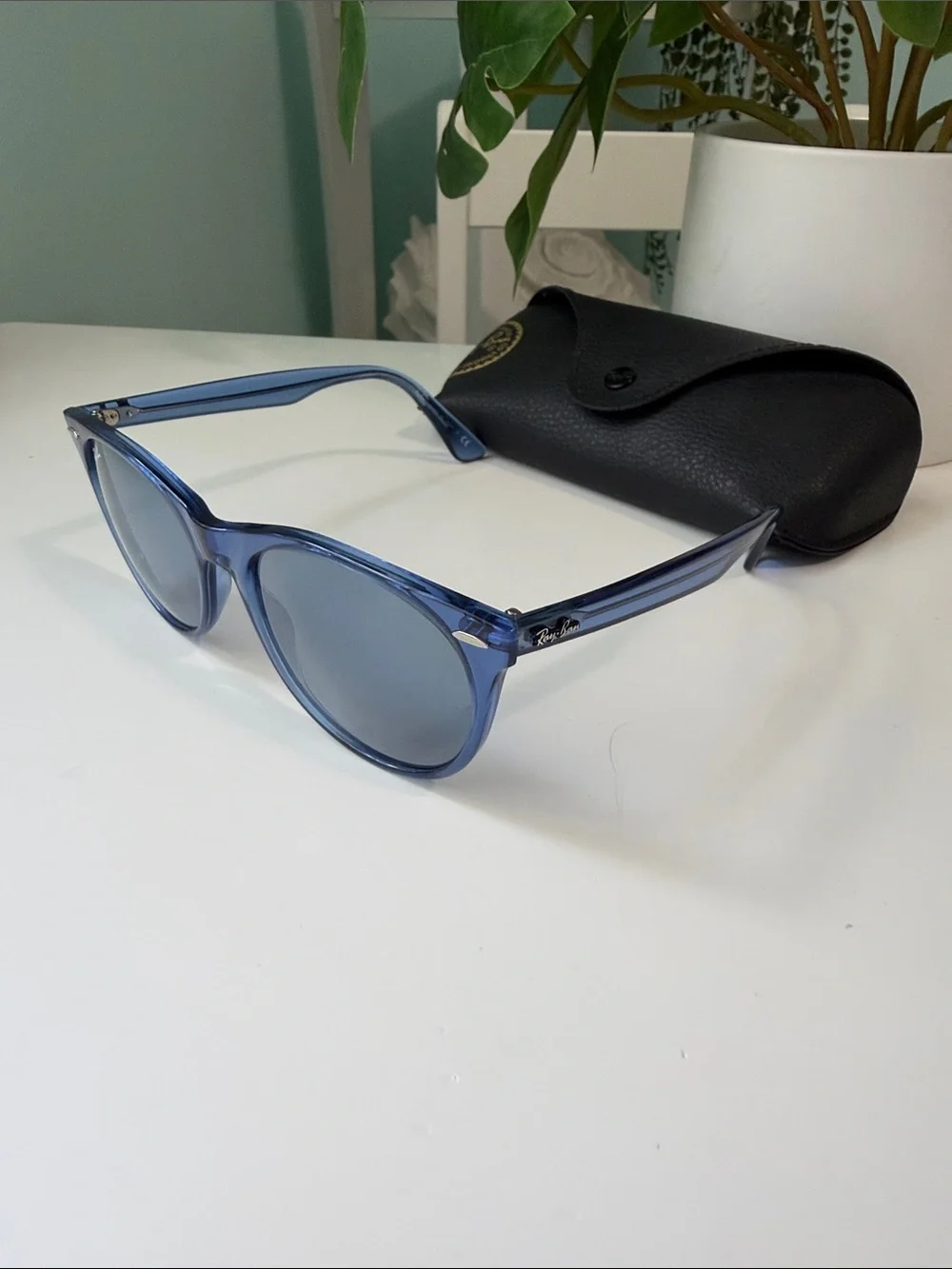 Ray-Ban Men’s/Women’s Blue Transparent Frame Sunglasses